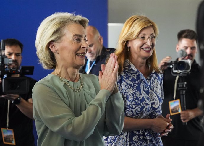 A Presidente da Comissão Europeia, Ursula von der Leyen, durante o lançamento da pedra fundamental do Centro Conjunto de Pesquisa no Pavilhão de Navegação da Isla de la Cartuja, em Sevilha, em 30 de junho de 2025, em Sevilha (Andaluzia, Espanha).