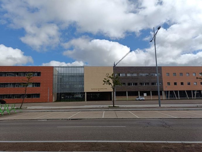 Facultad de Educación de la ULE, que acogerá el curso de verano sobre el fenómeno FOMO.