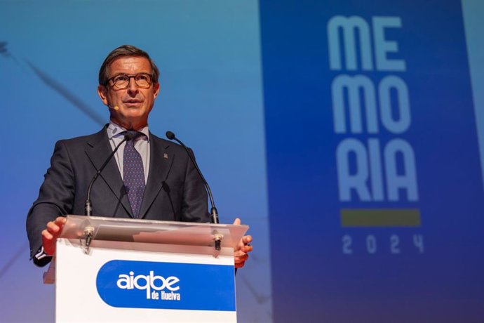 El consejero de Industria, Energía y Minas de la Junta de Andalucía, Jorge Paradela, en la presentación de la Memoria Anual 2024 de Aiqbe.