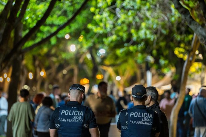 Policías locales en la Feria de San Fernando.