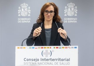 Archivo - La ministra de Sanidad, Mónica García, durante una rueda de prensa tras la reunión del pleno del CISNS, en la Sala Polivalente del Ministerio de Sanidad, a 14 de febrero de 2025, en Madrid (España).