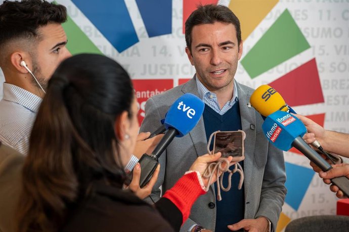 El secretario general del PSOE de Cantabria, Pedro Casares