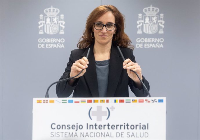 Archivo - Arquivo - A Ministra da Saúde, Mónica García, durante uma coletiva de imprensa após a reunião plenária do CISNS, no Salão Multiuso do Ministério da Saúde, em 14 de fevereiro de 2025, em Madri (Espanha).