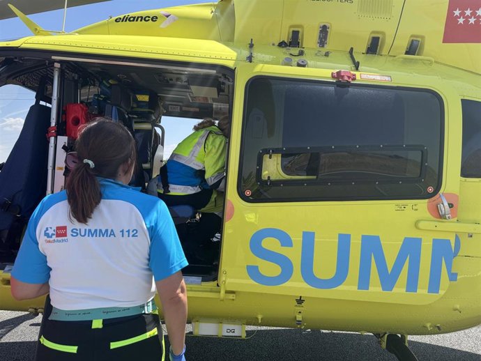 Helicóptero del SUMMA 112 traslada al Hospital 12 de Octubre a un motorista en estado grave tras sufrir un accidente en Torrejón de Velasco