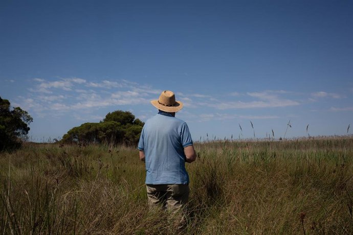 Archivo - Un agricultor