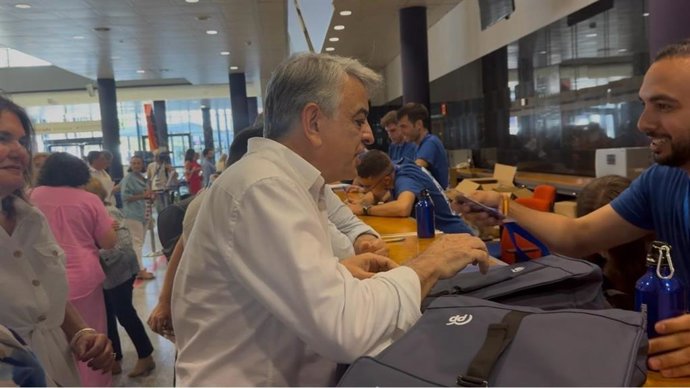 El presidente del PP del País vasco, Javier de Andrés, a su llegada al congreso de los populares