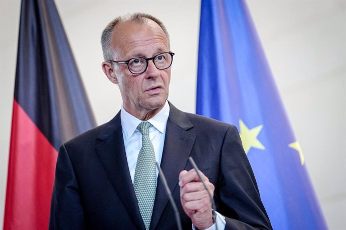 01 de julho de 2025, Berlim: O chanceler alemão Friedrich Merz fala durante sua coletiva de imprensa conjunta com o primeiro-ministro de Luxemburgo, Luc Frieden, na Chancelaria alemã em Berlim. Foto: Kay Nietfeld/dpa