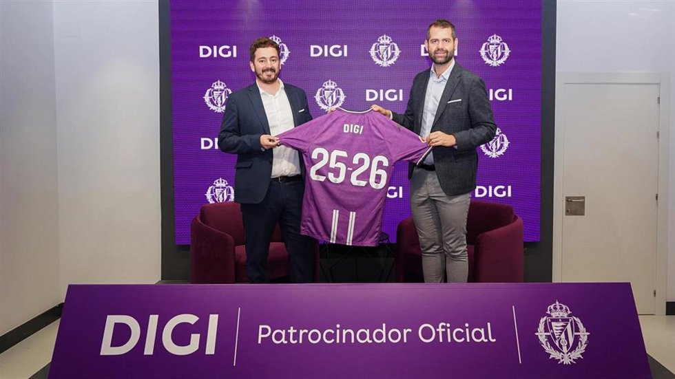 El jefe de Marketing de Digi España, Daniel Campillo (izda), y el copresidente del Real Valladolid Gabriel Solares.