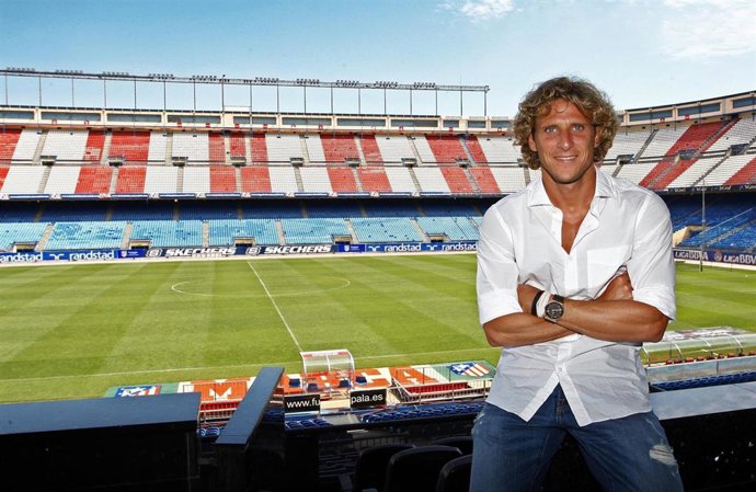 Archivo - Diego Forlán, en su despedida del Atlético de Madrid en 2011.