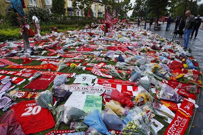 Anfield Stadium, en recuerdo el fallecido Diogo Jota