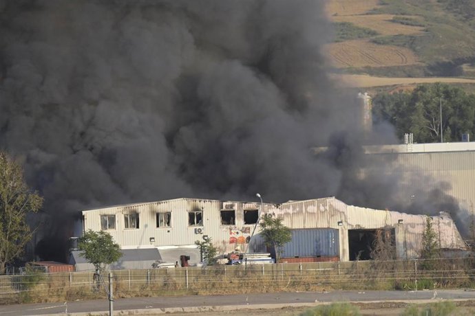 Incendio en una empresa de baterías de litio y de pilas, a 4 de junio de 2025, en Azuqueca de Henares, Guadalajara, Castilla-La Mancha (España). 