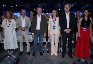 El presiente del PP, Alberto Núñez Feijóo y los expresidentes Mariano Rajoy y José María Aznar en el arranque del XXI Congreso Nacional del Partido Popular, a 4 de julio de 2025, en Madrid (España).