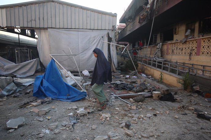 3 de julho de 2025, Cidade de Gaza, Faixa de Gaza, Território Palestino: Vista dos danos na escola Mustafa Hafez e nas tendas ao redor dela após os ataques israelenses na Cidade de Gaza, Gaza, em 3 de julho de 2025