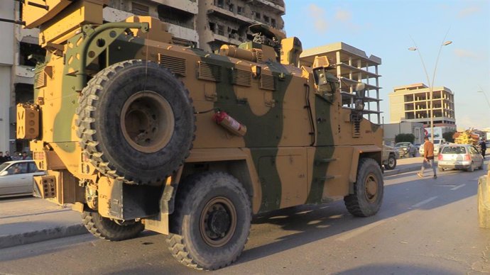 Archivo - (211221) -- MISURATA (LIBYA), Dec. 21, 2021 (Xinhua) -- A forces' vehicle is seen in Misurata, some 250 km east of Tripoli, Libya, on Dec. 21, 2021. The UN Support Mission in Libya (UNSMIL) on Tuesday expressed concern about military mobilizatio