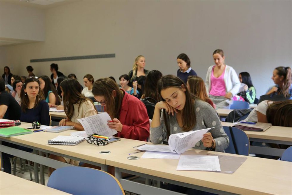 Archivo - Estudiantes. Alumnos. Universitarios. Aula. Formación. Educación.