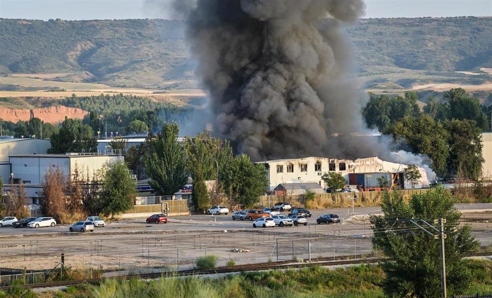 Incendio en una empresa de baterías de litio y de pilas, a 4 de junio de 2025, en Azuqueca de Henares, Guadalajara, Castilla-La Mancha (España)