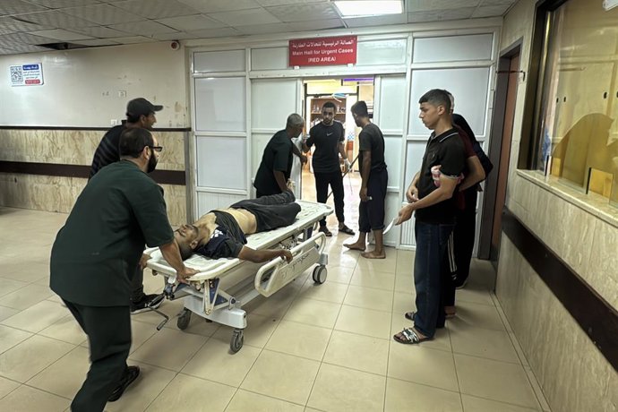 July 3, 2025, Dair El-Balah, Gaza Strip, Palestinian Territory: Plestinians transport the wounded and who lost their lives to the Al-Aqsa Martyrs hospital after an Israeli bombing in Deir el-Balah, in the central Gaza Strip, on July 03, 2025