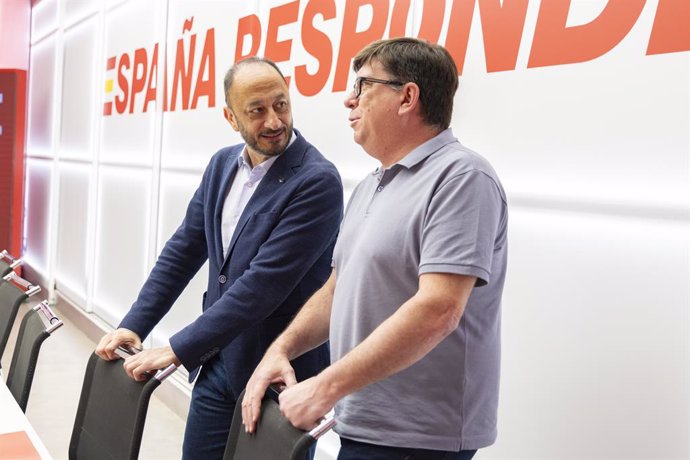 Archivo - Arquivo - O Secretário de Política Institucional e Treinamento do PSOE, Alfonso Rodríguez Gómez de Celis, e o Secretário de Ação e Análise Eleitoral, Francisco Salazar.