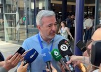 Azcón reprocha a Alegría su respaldo a Salazar y apunta el "serio problema" de los políticos socialistas con las mujeres