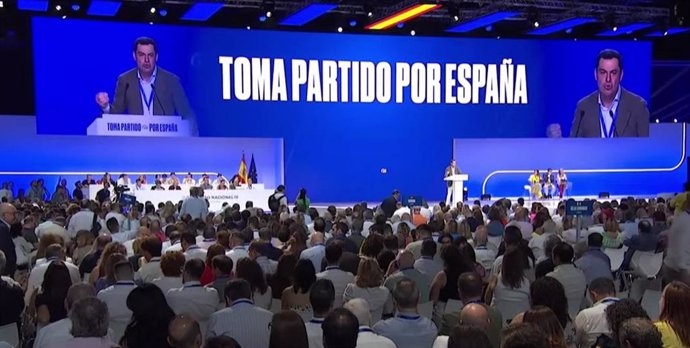 El presidente del PP-A, Juanma Moreno, interviene en el XXI Congreso nacional del PP que se celebra en Madrid.