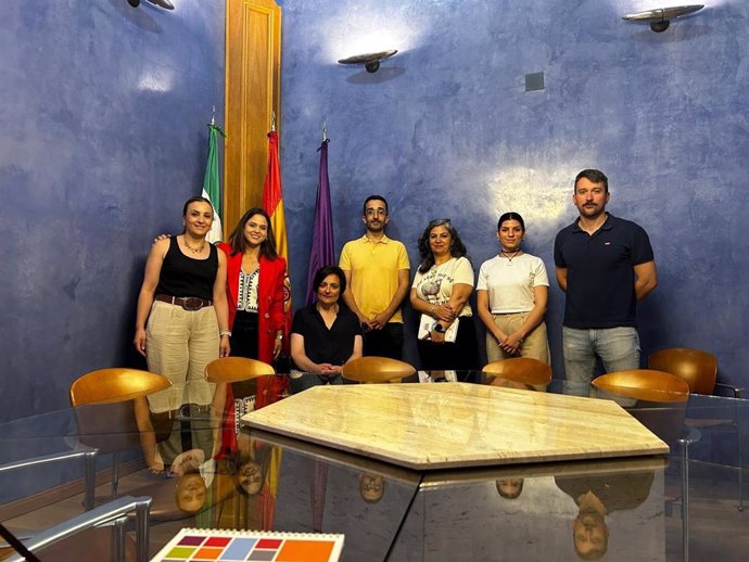 Foto de familia de los miembros que integran la comisión para la elaboración del protocolo frente al calor.