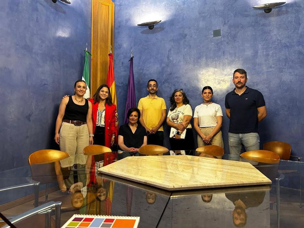 Foto de familia de los miembros que integran la comisión para la elaboración del protocolo frente al calor.