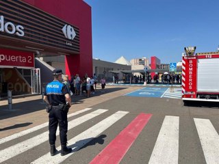 Imagen del centro comercial desalojado en León