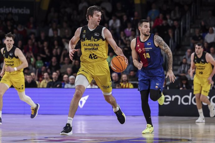 Archivo - Aaron Doornekamp, durante un partido con La Laguna Tenerife.