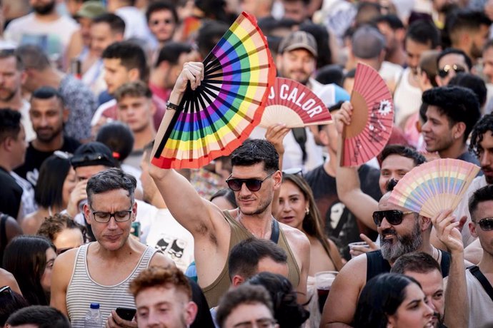 Asistentes durante el pregón del Orgullo de Madrid 2025 (MADO 2025), en la plaza Pedro Zerolo, a 2 de julio de 2025, en Madrid (España)