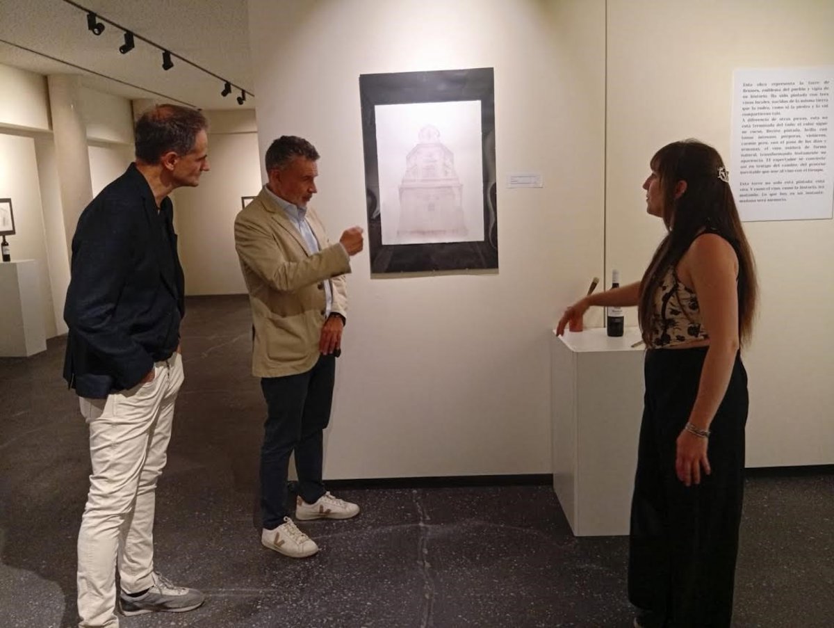 La nueva exposición del CCR ofrece una mirada al patrimonio a su paso por el Camino a través de la pintura con vino
