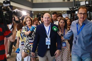 El diputado del PP y exportavoz del PP en el Congreso, Miguel Tellado, atiende a los medios de comunicación durante la segunda jornada del XXI Congreso Nacional del Partido Popular, a 5 de julio de 2025, en Madrid (España). Con el lema ‘Toma partido por E
