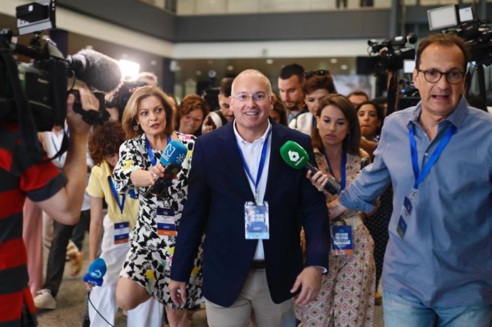 El diputado del PP y exportavoz del PP en el Congreso, Miguel Tellado, atiende a los medios de comunicación durante la segunda jornada del XXI Congreso Nacional del Partido Popular, a 5 de julio de 2025, en Madrid (España). Con el lema ‘Toma partido por E