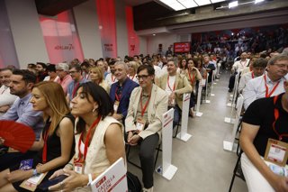 El alcalde de Barcelona, Jaume Collboni (2d), y el presidente de la Generalitat de Catalunya, Salvador Illa (d), durante la reunión del Comité Federal del PSOE, en la sede federal del partido, a 5 de julio de 2025, en Madrid (España). El Comité Federal de