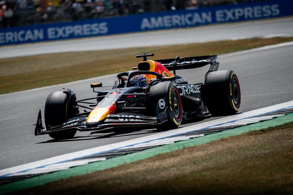 01 VERSTAPPEN Max (nld), Red Bull Racing RB21, action during the Formula 1 Qatar Airways British Grand Prix 2025, 12th round of the 2025 FIA Formula One World Championship from July 4 to 6, 2025 on the Silverstone Circuit, in Silverstone, United Kingdom