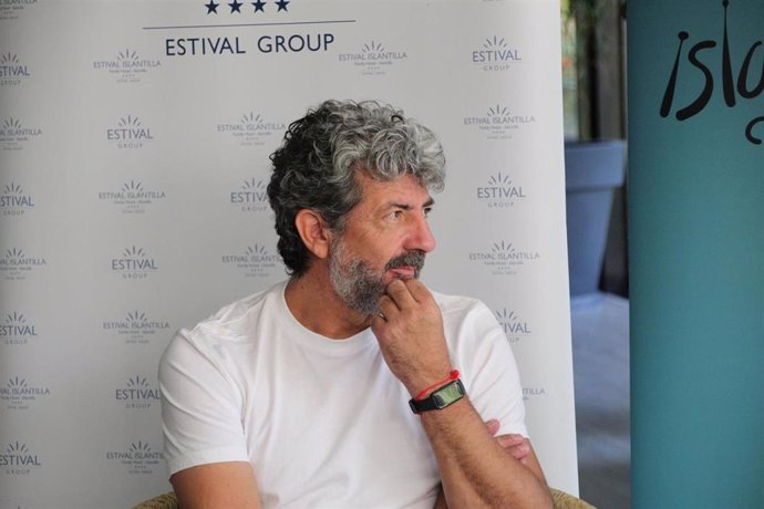 El director Alberto Rodríguez en un encuentro celebrado con motivo del reconocimiento a su trayectoria profesional que le otorgar el Festival Internacional de Cine Bajo la Luna - Islantilla Cinefórum.