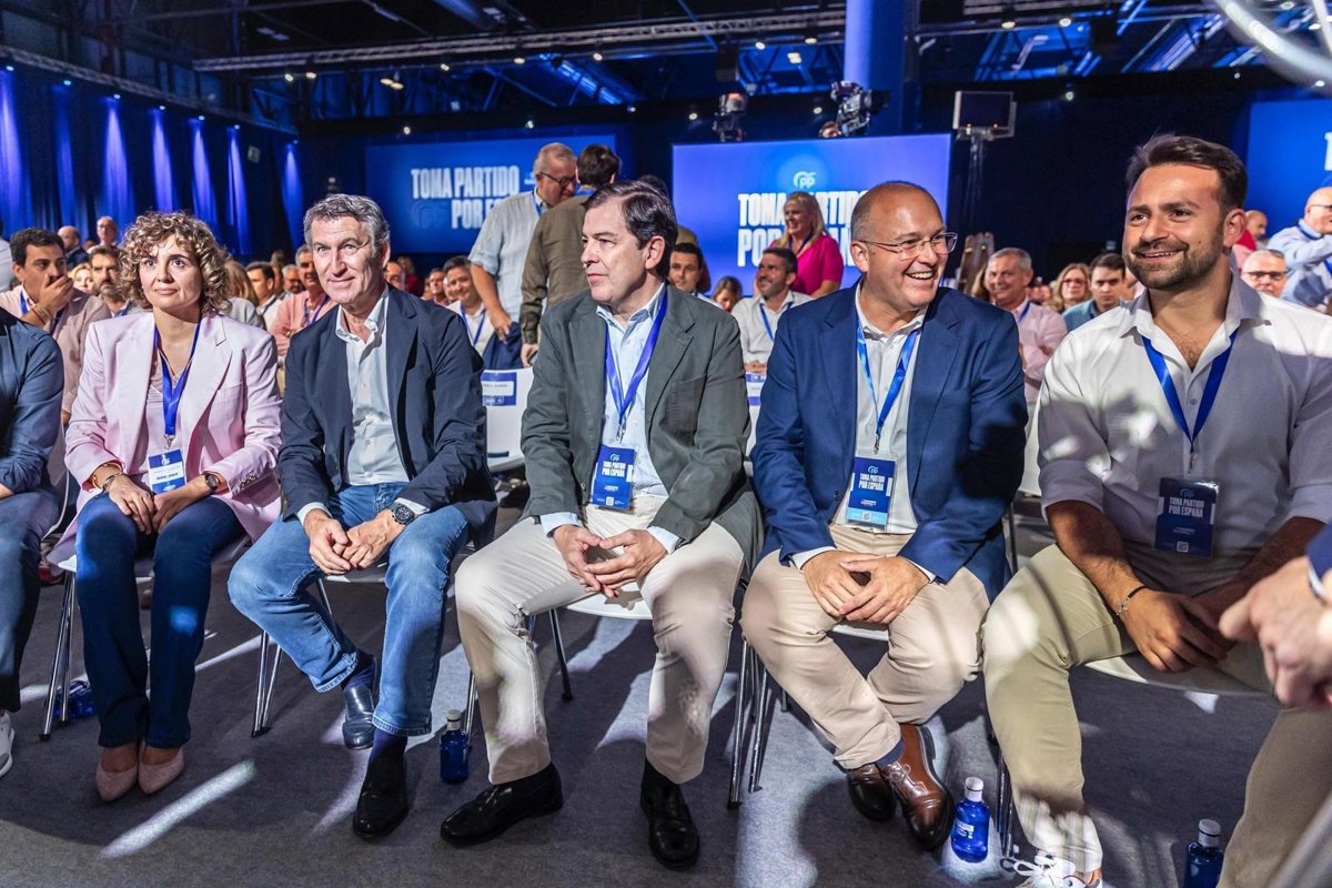 Queipo acusa al PSOE de estar  podrido  y reclama a Barbón que exija elecciones generales