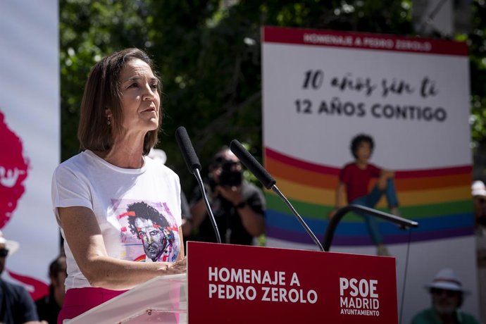 La secretaria general del PSOE Madrid Ciudad y portavoz del PSOE en el Ayuntamiento de Madrid, Reyes Maroto, interviene durante el homenaje de los socialistas madrileños a Pedro Zerolo, en la Plaza Pedro Zerolo, a 8 de junio de 2025, en Madrid (España). D