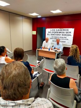 El concejal delegado de Vivienda del Ayuntamiento de Gijón, Guzmán Pendas, ha mantenido una reunión con representantes de la Plataforma de Propietarios de Viviendas de Alquiler