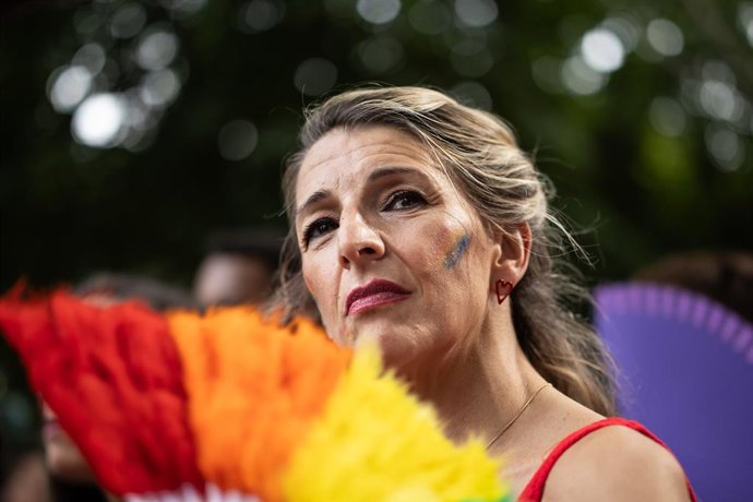 La vicepresidenta segunda del gobierno y ministra de Trabajo, Yolanda Díaz, durante la manifestación estatal del Orgullo LGTBI+ 2025, a 5 de julio de 2025, en Madrid (España). La manifestación de este año conmemora los 20 años del matrimonio igualitario e