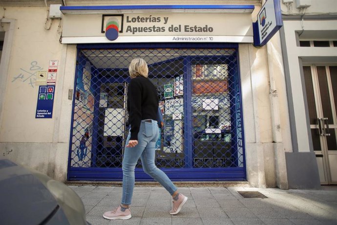Archivo - La Administración de loterías nº 10, 12 de junio de 2024, en Lugo, Galicia (España).