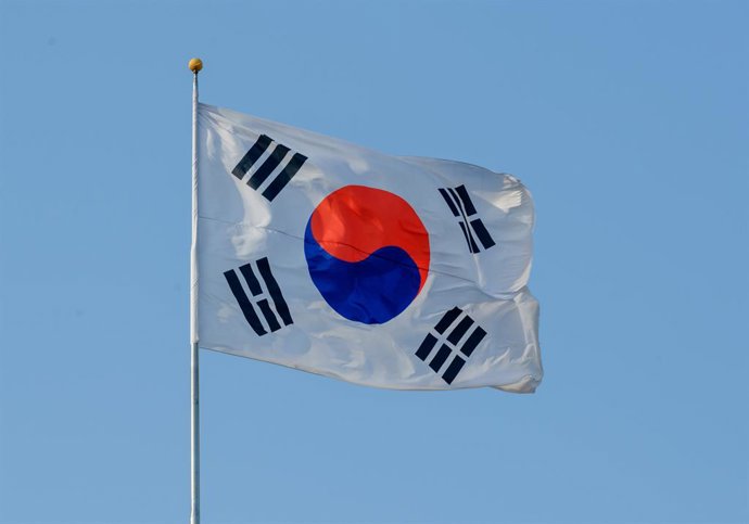 Archivo - March 13, 2024, Seoul, South Korea: A South Korea's flag blowing in the air at the War Memorial in Seoul.