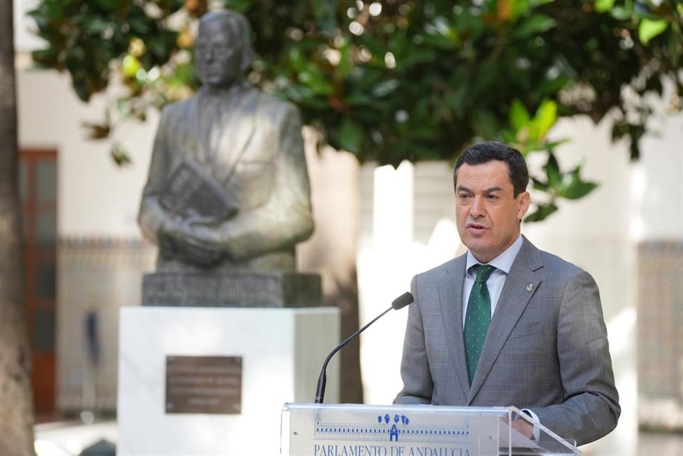 Archivo - El presidente de la Junta de Andalucía, Juanma Moreno, en una imagen de julio de 2024, durante su intervención en el acto por el aniversario del nacimiento de Blas Infante. 