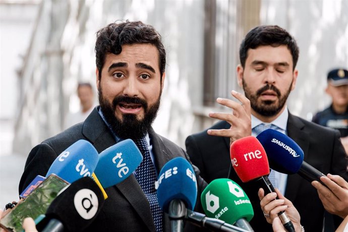 El eurodiputado y líder de Se Acabó La Fiesta (SALF), Luis 'Alvise' Pérez, atiende a los medios de comunicación tras declarar en el Tribunal Supremo, a 20 de junio, en Madrid (España). 