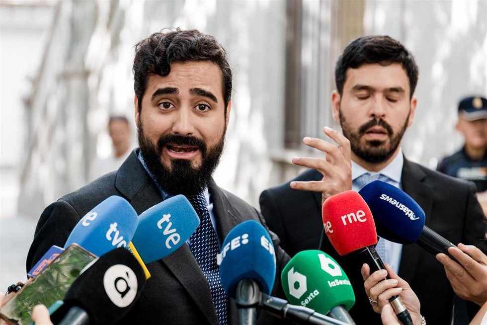 El eurodiputado y líder de Se Acabó La Fiesta (SALF), Luis 'Alvise' Pérez, atiende a los medios de comunicación tras declarar en el Tribunal Supremo, a 20 de junio, en Madrid (España). 