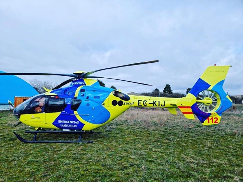 Archivo - Sucesos.- Evacuado en helicóptero a Valladolid un joven de 29 años al explotarle un petardo en Solosancho (Ávila)