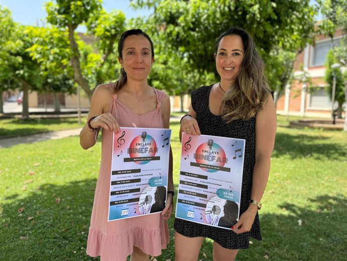 La técnico del área, Laura Baquero, y la concejal de Cultura, Beatriz Oliván.