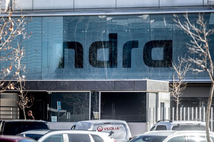 Archivo - Fachada de la sede de Indra, a 5 de febrero de 2025, en Madrid (España). La cotización de Indra ha caído un 4,04% (hasta los 17,8 euros por título) en la sesión bursátil del lunes 3 de febrero, la primera tras anunciar en la noche del pasado vie