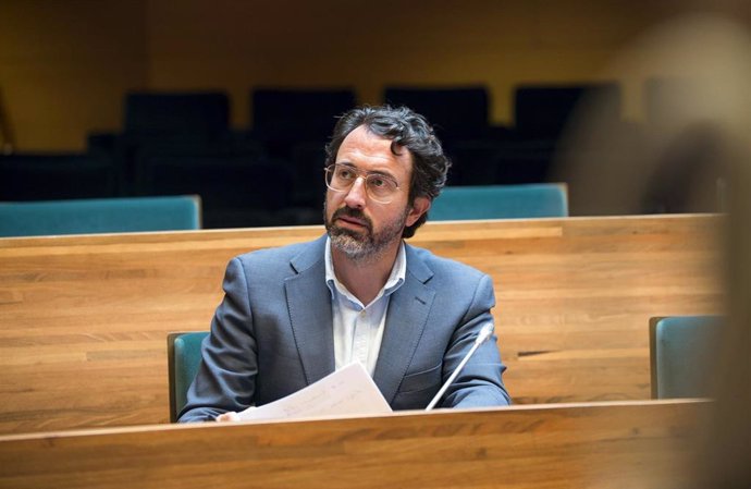 Archivo - El diputado del PSPV Vicent Mascarell