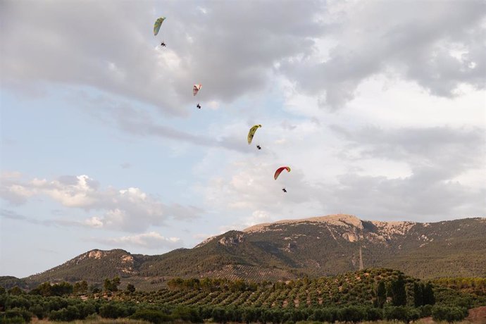 Actividad del Festival Internacional del Aire El Yelmo.