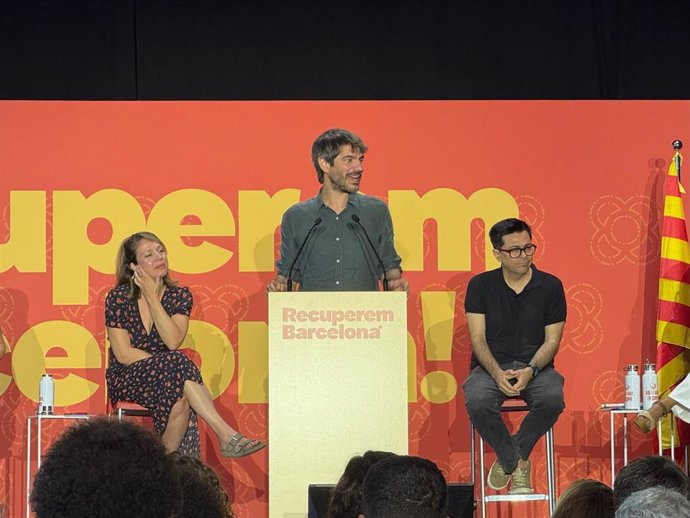 El ministro de Cultura, Ernest Urtasun, durante su intervención en el acto de clausura del I Congreso de BComú